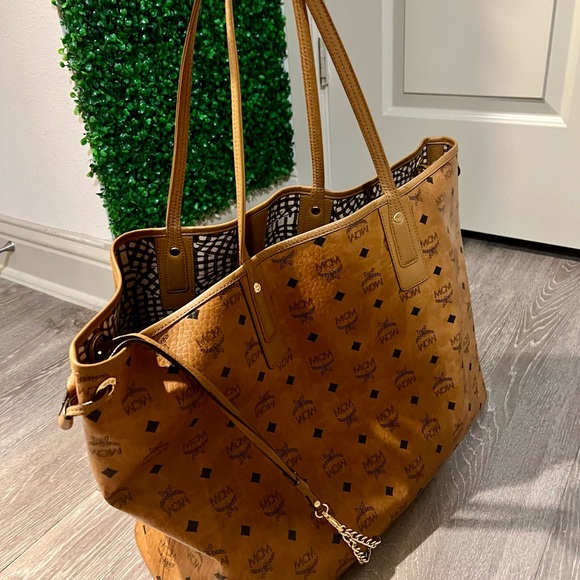 MCM - Liz Large Reversible Visetos Shopper Tote Bag - Picture 2 of 5